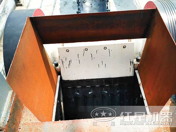 山東鄂式破碎機作業(yè)現場