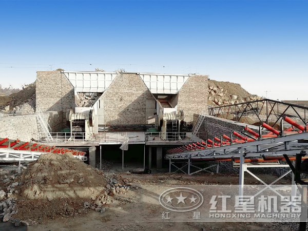 采石場鄂式破碎機作業(yè)現場