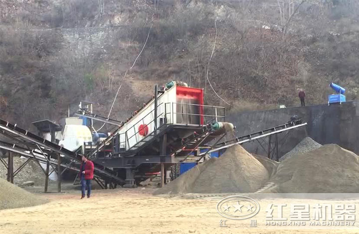 流動碎石設備作業(yè)現(xiàn)場